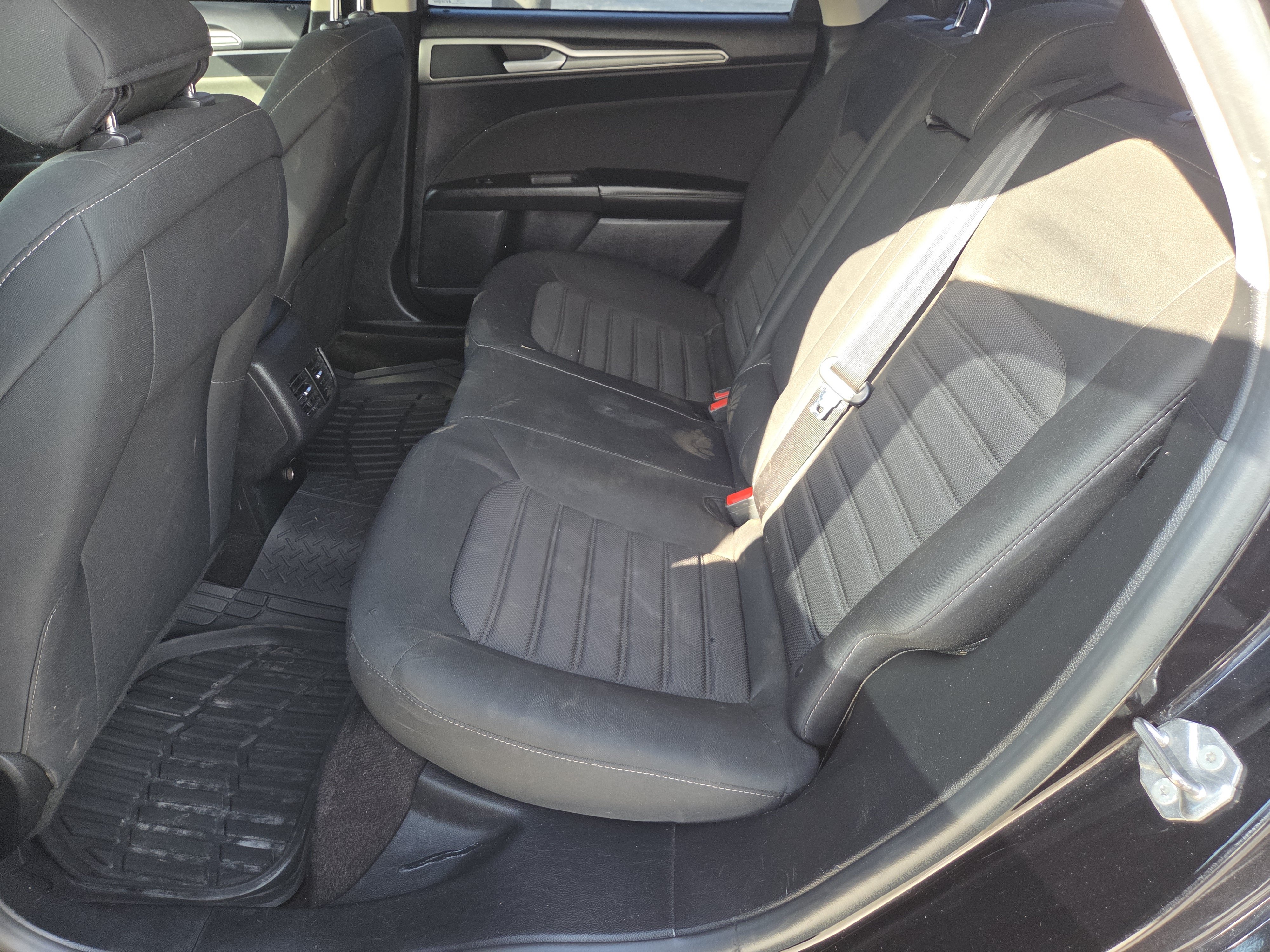 Used 2020 Ford Fusion SE FWD image 10