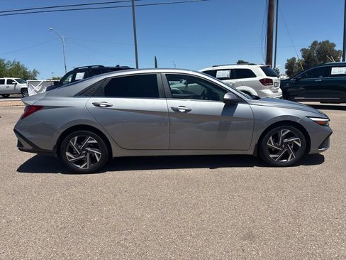 Used 2025 Hyundai Elantra SEL FWD image 6