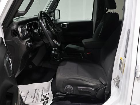 Used 2021 Jeep Gladiator Overland AWD/4WD image 9