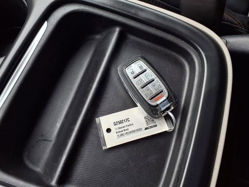 Used 2017 Chrysler Pacifica Touring-L w/ Tire & Wheel Group image 18