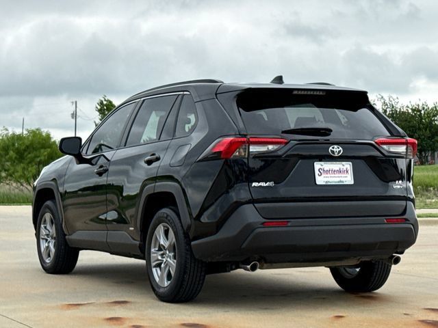 Used 2025 Toyota RAV4 LE AWD/4WD image 6