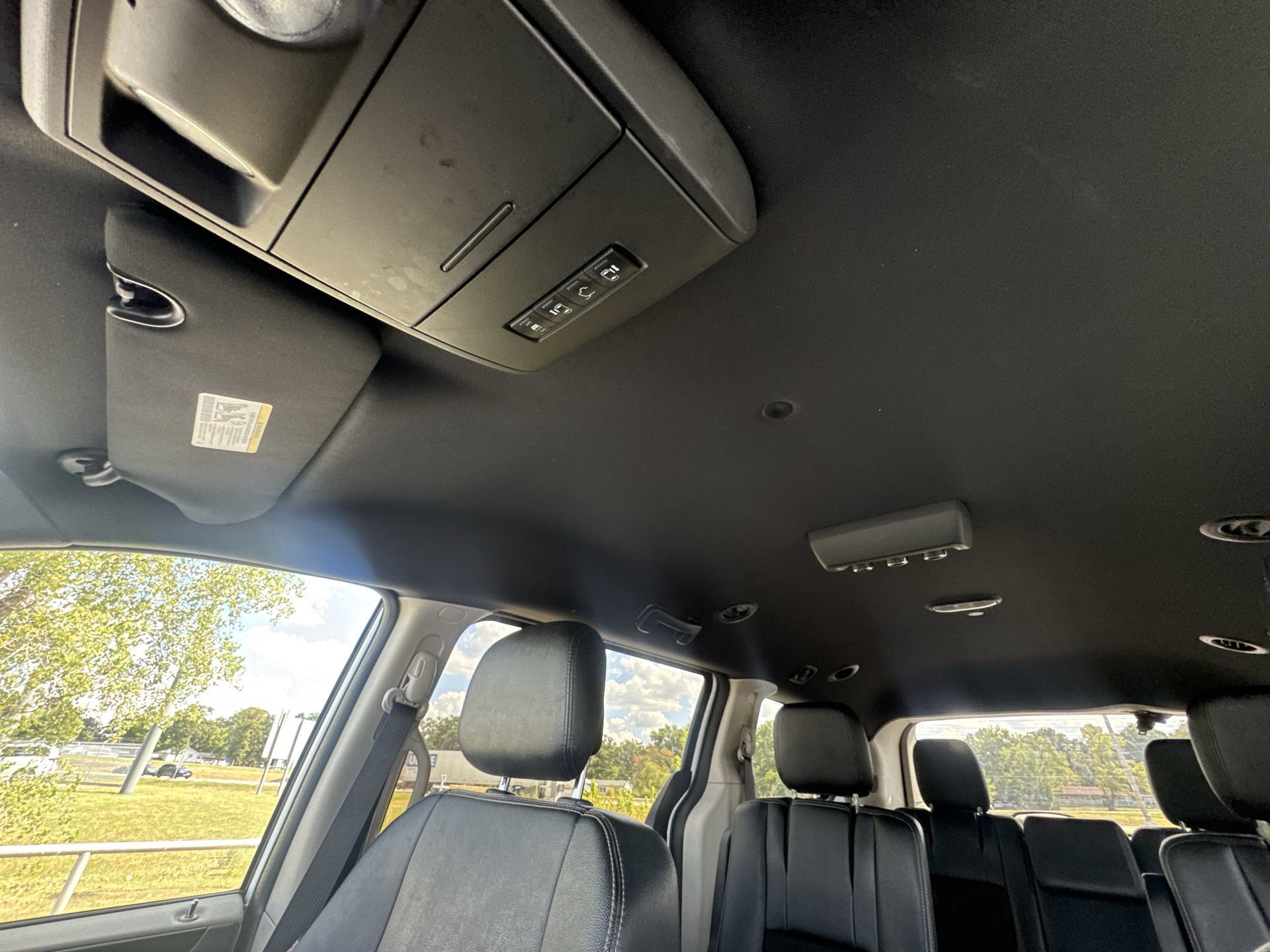 Used 2019 Dodge Grand Caravan SXT FWD image 21