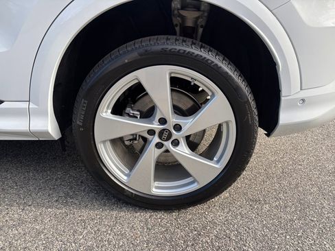 New 2025 Audi Q5 Premium Plus image 22