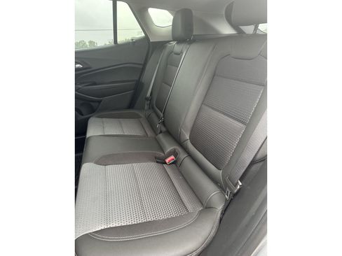 Used 2024 Chevrolet Trax LT w/ LT Convenience Package FWD image 17