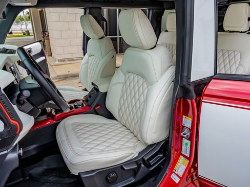 Used 2025 Ford Bronco Heritage Edition AWD/4WD image 30