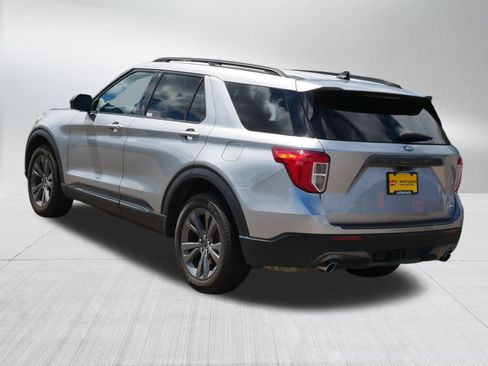 Used 2024 Ford Explorer XLT w/ Equipment Group 202A AWD/4WD image 5