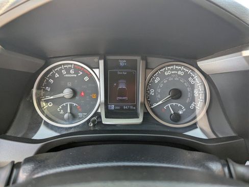 Used 2020 Toyota Tacoma SR5 AWD/4WD image 16