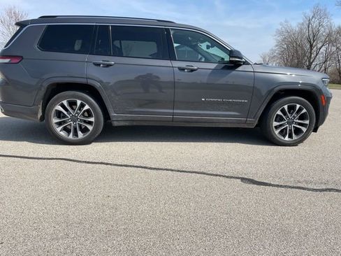 Used 2023 Jeep Grand Cherokee L Overland w/ Advanced Protech Group III image 11