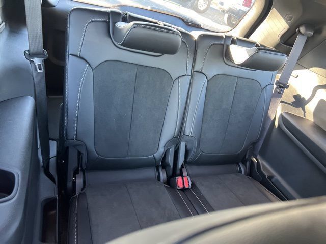Used 2025 Jeep Grand Cherokee L Altitude AWD/4WD image 13