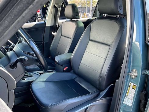 Used 2019 Volkswagen Tiguan SE w/ Panoramic Sunroof Package image 19