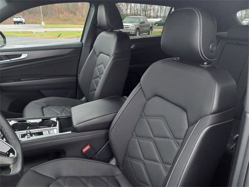 Used 2025 Volkswagen Atlas Cross Sport SE image 13