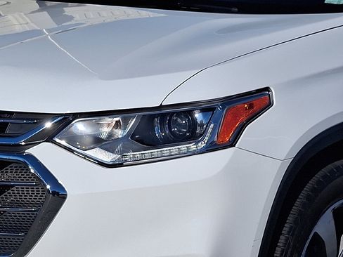 Used 2020 Chevrolet Traverse LT w/ LT Premium Package image 9