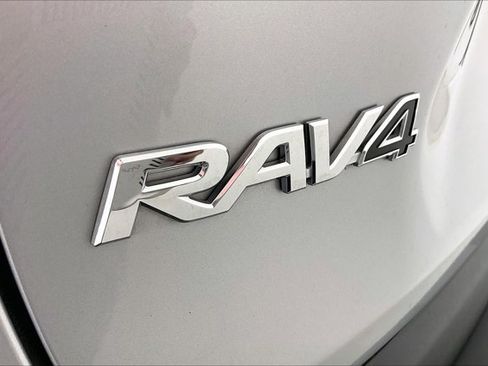 Used 2022 Toyota RAV4 XLE image 32