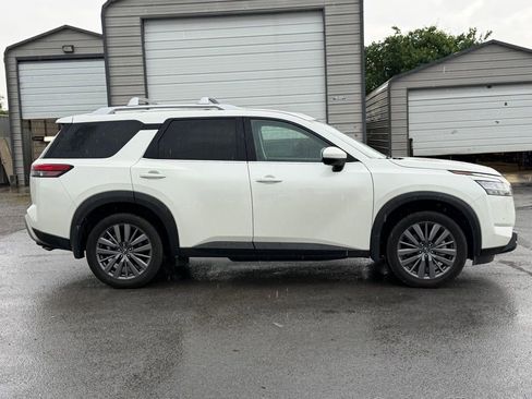 Used 2024 Nissan Pathfinder SL w/ SL Premium Package FWD image 4