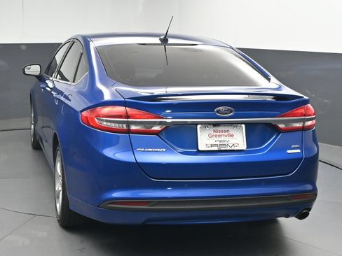 Used 2017 Ford Fusion SE w/ Equipment Group 201A FWD image 6