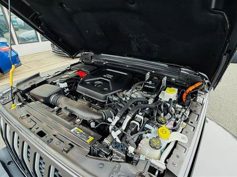 Used 2022 Jeep Wrangler Unlimited Sahara w/ Cold Weather Group image 46