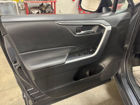 Used 2025 Toyota RAV4 XLE AWD/4WD image 13