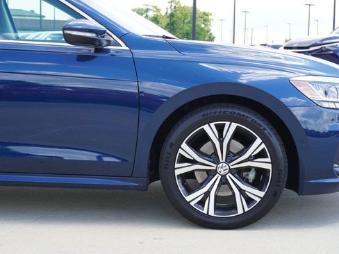Used 2020 Volkswagen Passat 2.0T SEL FWD image 9