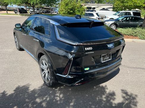 Used 2024 Cadillac Lyriq Luxury AWD/4WD image 3