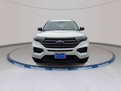 Used 2021 Ford Explorer XLT image 2
