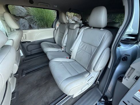 Used 2015 Toyota Sienna XLE Premium image 14