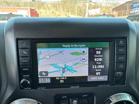 Used 2018 Jeep Wrangler Unlimited Rubicon w/ Connectivity Group image 16