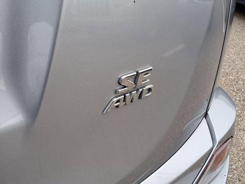 Used 2016 Toyota RAV4 SE image 9