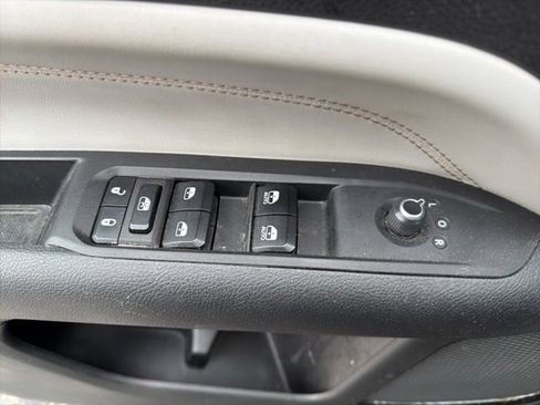 Used 2022 Jeep Compass Limited image 17