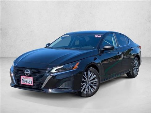 Used 2024 Nissan Altima 2.5 SV image 1