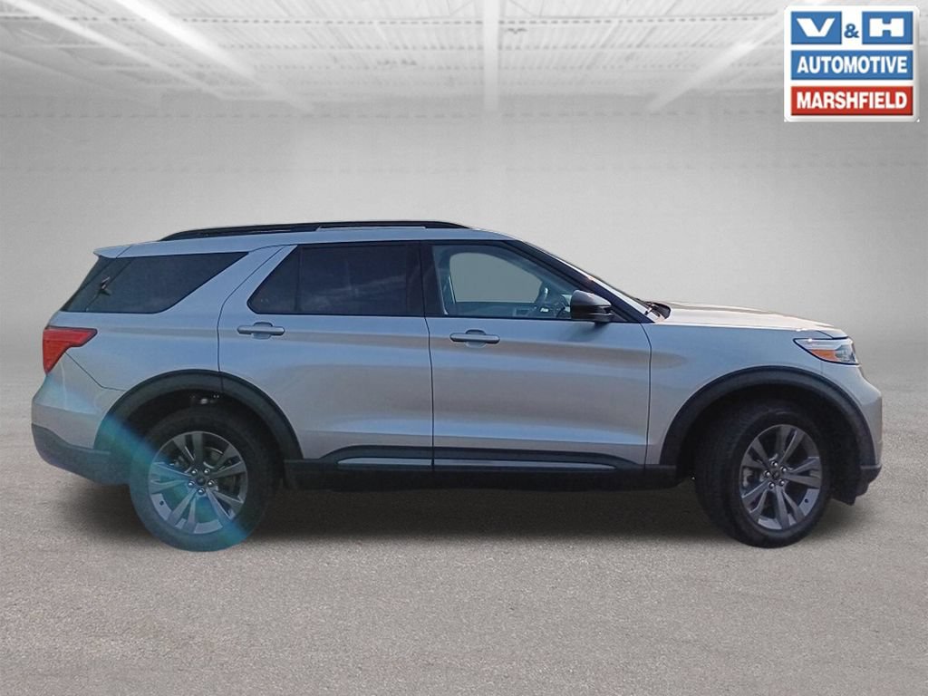 Used 2023 Ford Explorer XLT w/ Equipment Group 202A AWD/4WD image 7
