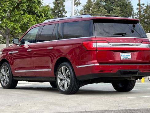 Used 2018 Lincoln Navigator L Reserve w/ Technology Package AWD/4WD image 3