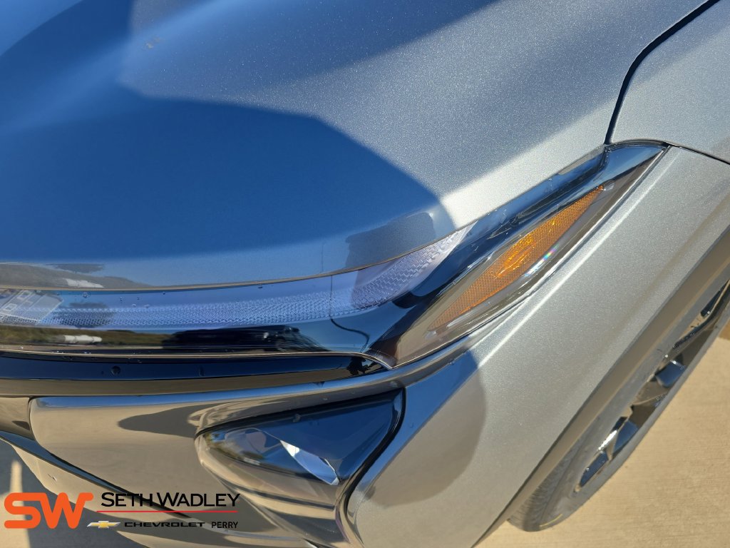 New 2026 Chevrolet Trax LT w/ Midnight Edition FWD image 32