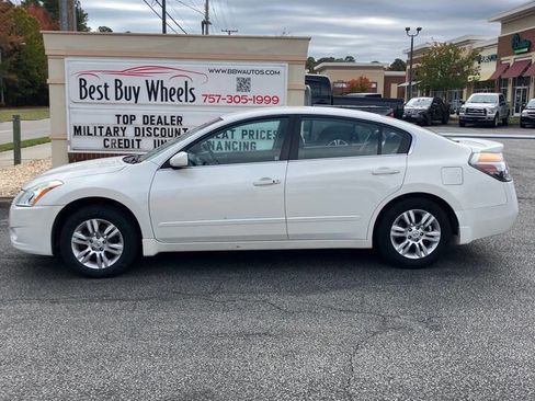 Used 2011 Nissan Altima 2.5 S w/ Special Edition Pkg image 3