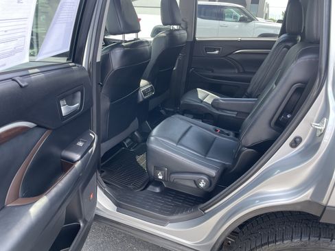 Used 2015 Toyota Highlander Limited AWD/4WD image 28