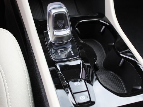 New 2026 Volvo XC40 B5 Ultra w/ Protection Package Premier image 30