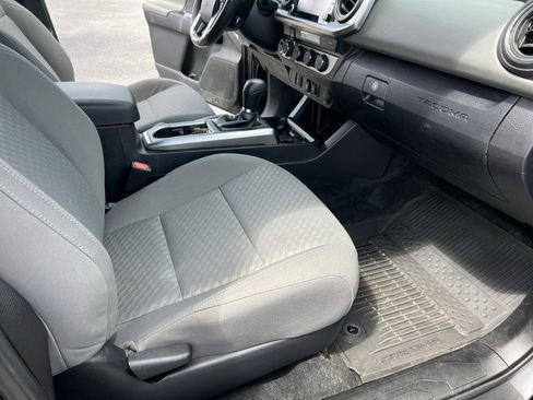 Used 2023 Toyota Tacoma SR5 AWD/4WD image 34