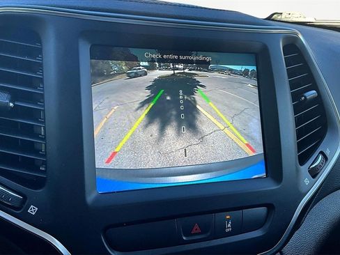 Used 2022 Jeep Cherokee Latitude Lux image 21