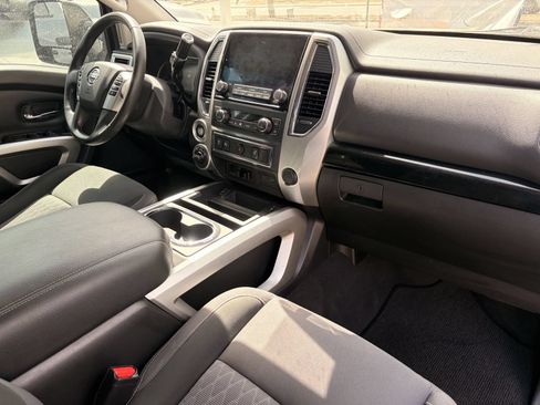 Used 2021 Nissan Titan SV w/ SV Convenience Package AWD/4WD image 11