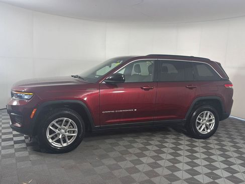 Used 2024 Jeep Grand Cherokee Laredo X w/ Luxury Tech Group I AWD/4WD image 2