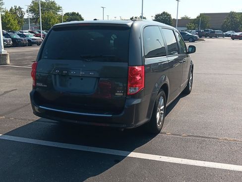 Used 2018 Dodge Grand Caravan SXT FWD image 5