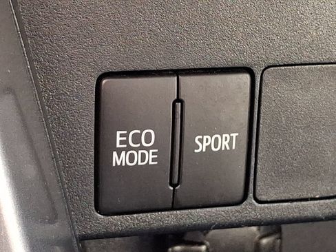 Used 2016 Toyota RAV4 XLE w/ Preferred Accessory Package FWD image 25