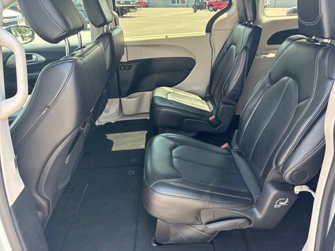 Used 2024 Chrysler Pacifica Touring-L FWD image 57