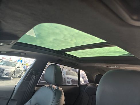 Used 2025 Audi Q8 Prestige w/ Prestige Package image 5