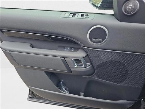 New 2025 Land Rover Discovery S image 29