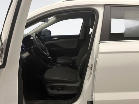 Used 2023 Volkswagen Taos SE image 8