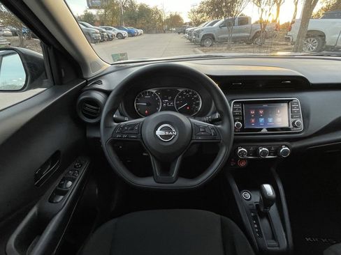 Used 2024 Nissan Kicks S image 11