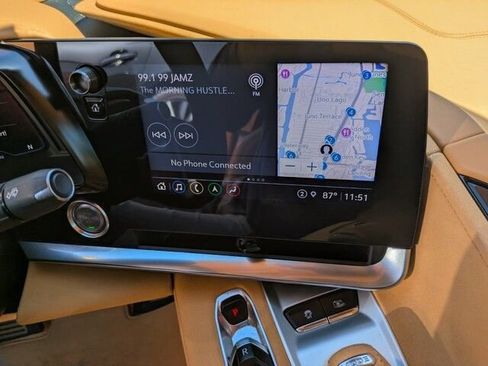 Used 2021 Chevrolet Corvette Stingray Premium Conv w/ Z51 Performance Package image 21