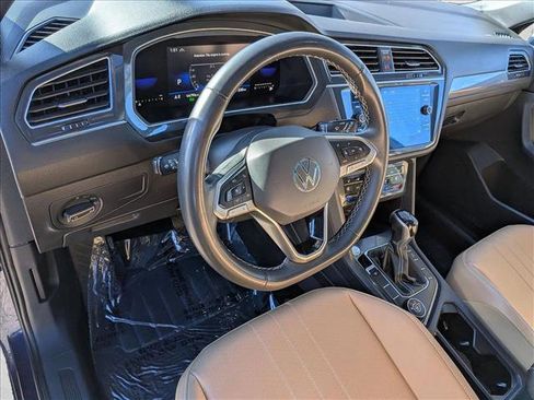 Used 2022 Volkswagen Tiguan SE image 10