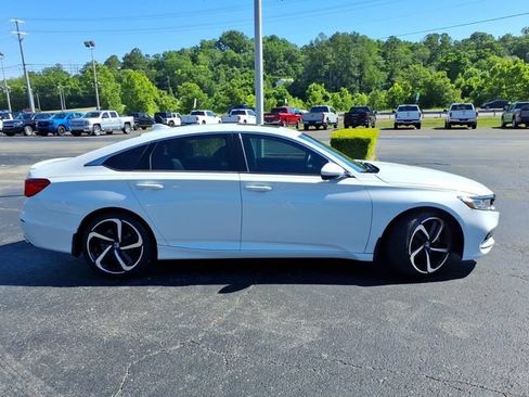 Used 2018 Honda Accord Sport image 2
