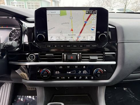 Used 2024 Nissan Pathfinder SL w/ SL Premium Package image 12